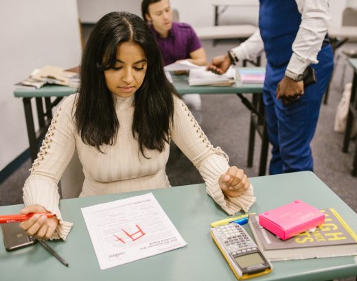 Cum să promovăm egalitatea în sala de clasă