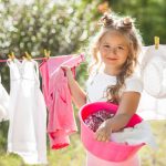 Spălarea în siguranță a rufelor bebelușului cu detergenți bio