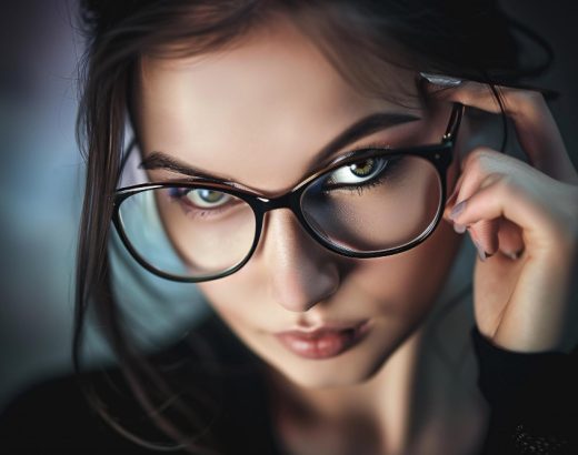 Cum să alegi cele mai potrivite rame de ochelari pentru un look sexy